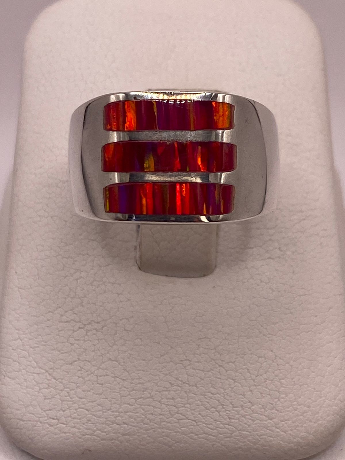 Anillo de Plata Ley 950 con Ópalo de Fuego Rosa y Morado, vista lateral