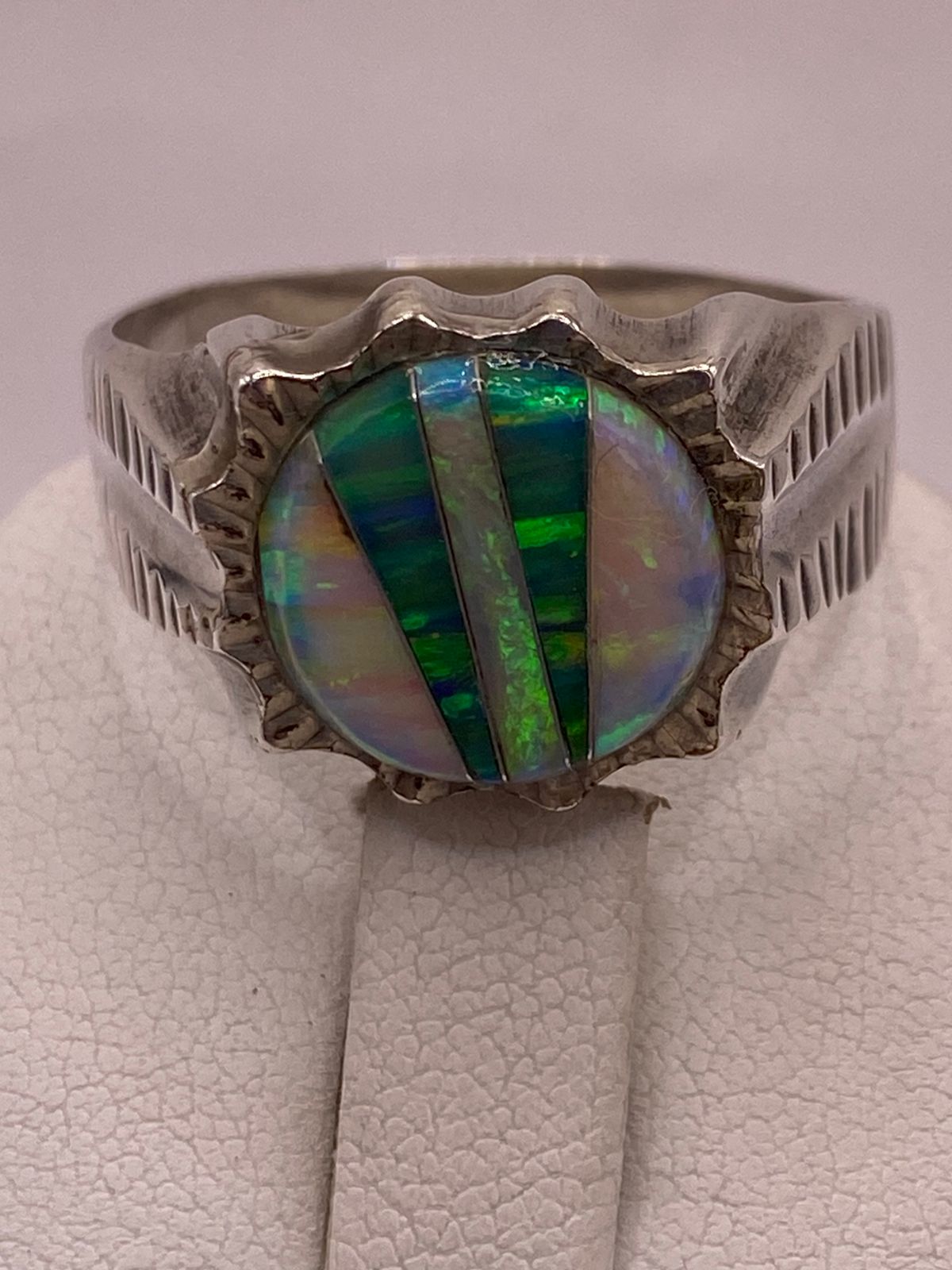 Anillo de Plata Ley 950 con Ópalo de Fuego Verde, sello de autenticidad Plata Ley .925