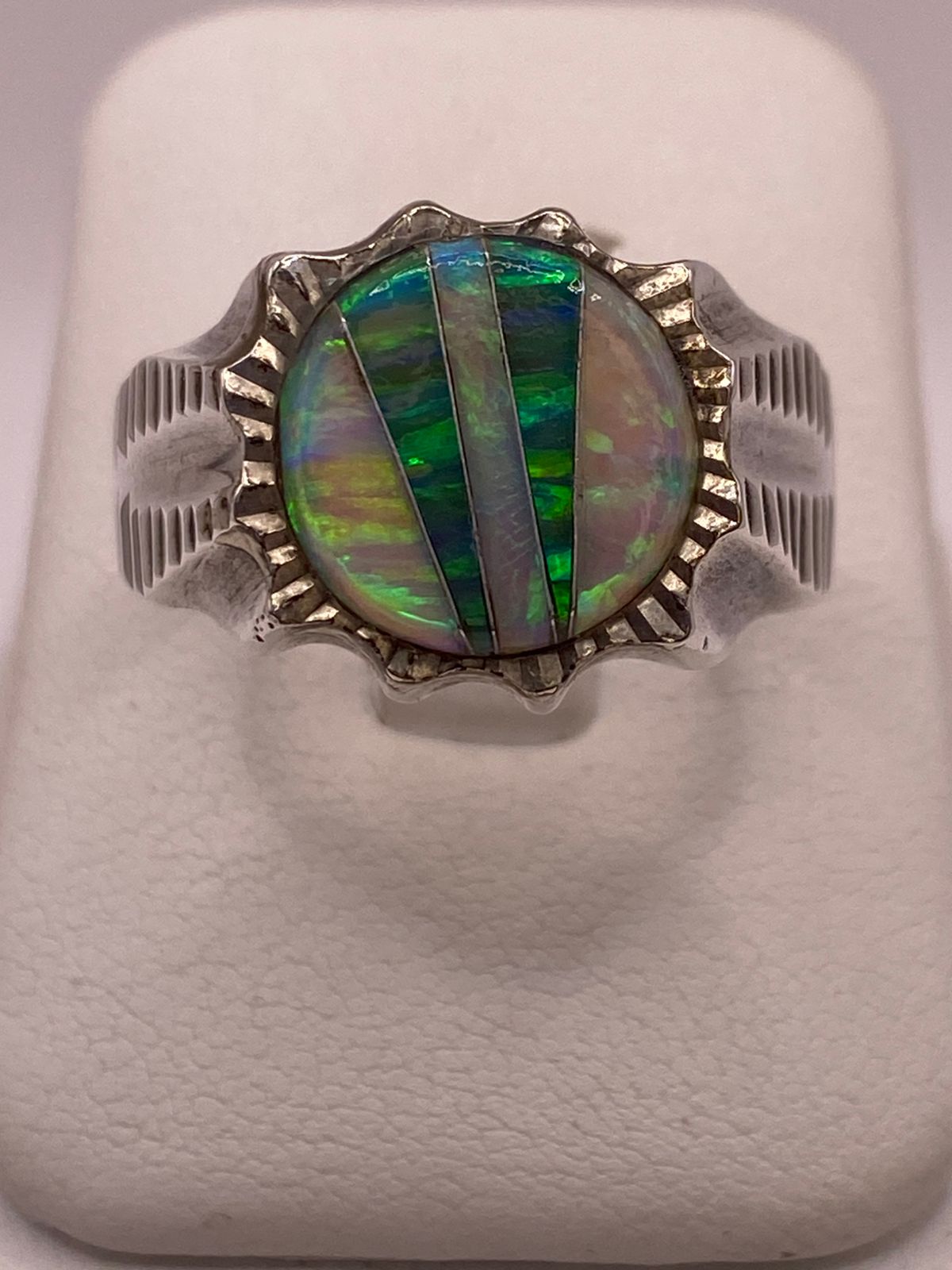 Anillo de Plata Ley 950 con Ópalo de Fuego Verde, vista frontal