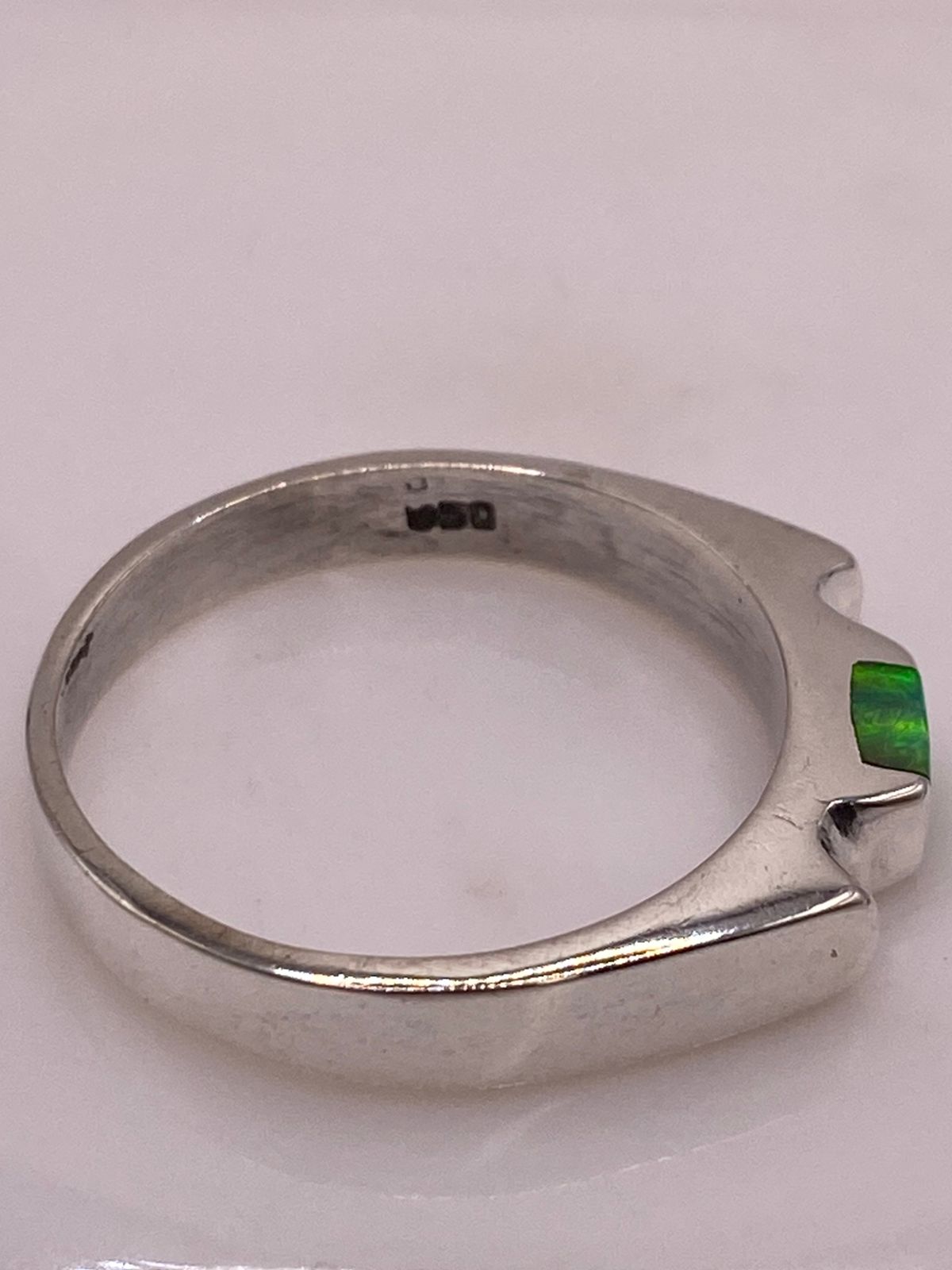 Anillo de Plata Ley 950 con Ópalo de Fuego Verde Cuadrado, sello de autenticidad Plata Ley .925