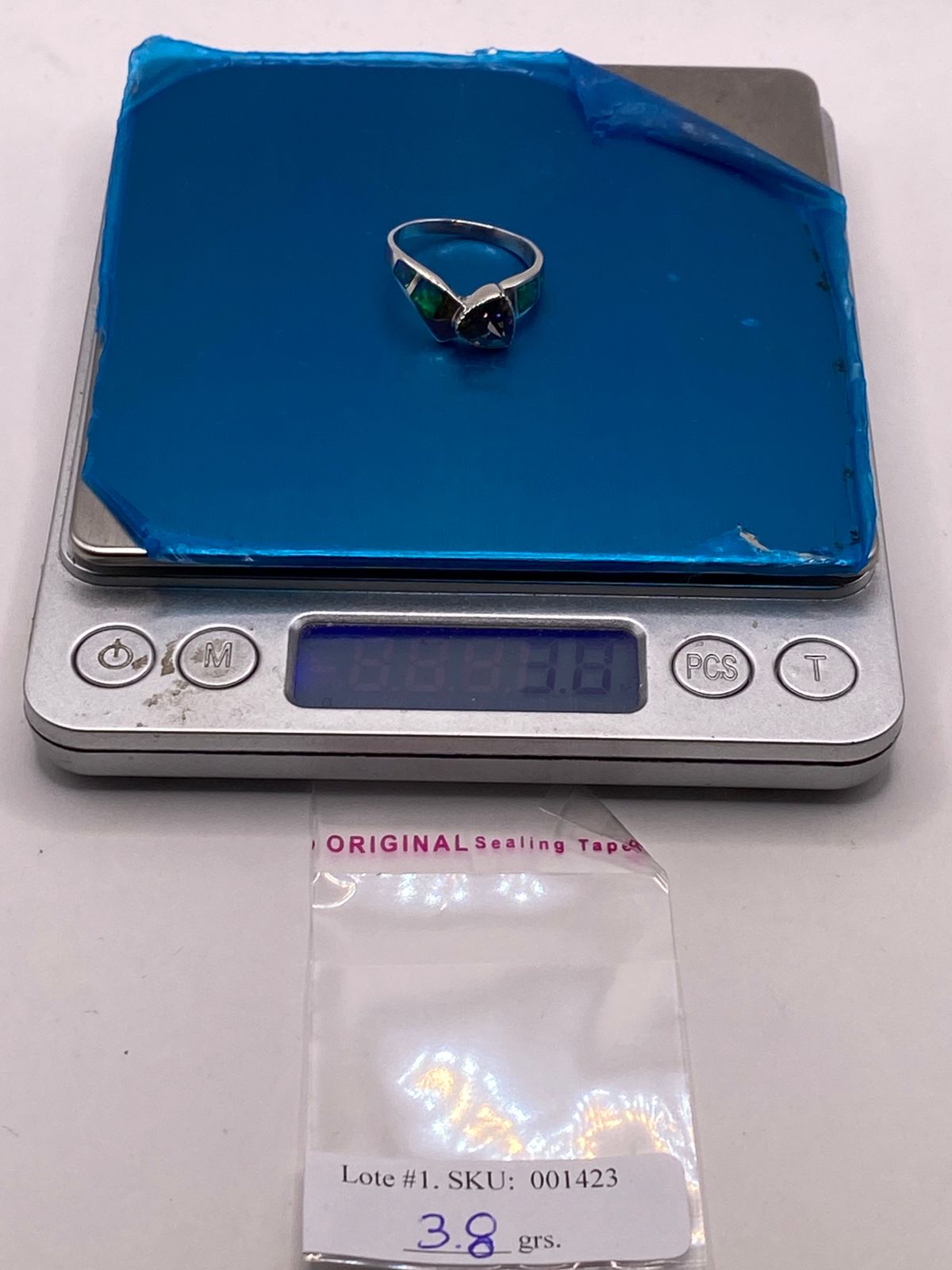 Anillo de Plata Ley 950 con Ópalo de Fuego Verde Iridiscente y Zirconia Multicolor, peso en gramos (báscula)