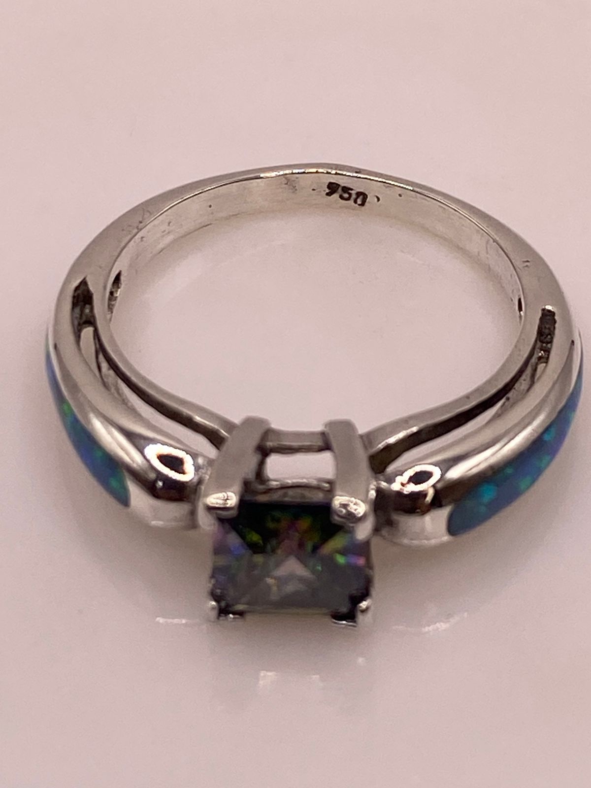 Anillo de Plata Ley 950 con Ópalo de Fuego y Zirconia, sello de autenticidad Plata Ley .925