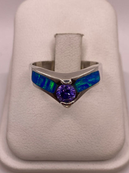Anillo de Plata Ley 9250 con Ópalo de Fuego y Zirconia Morada — ángulo diagonal