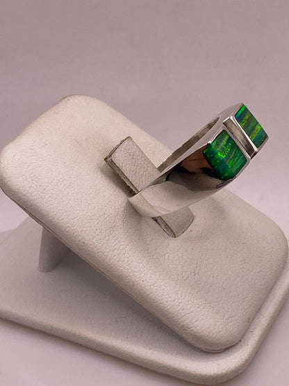 Anillo de Plata Ley 950 con Ópalo Iridiscente, vista lateral