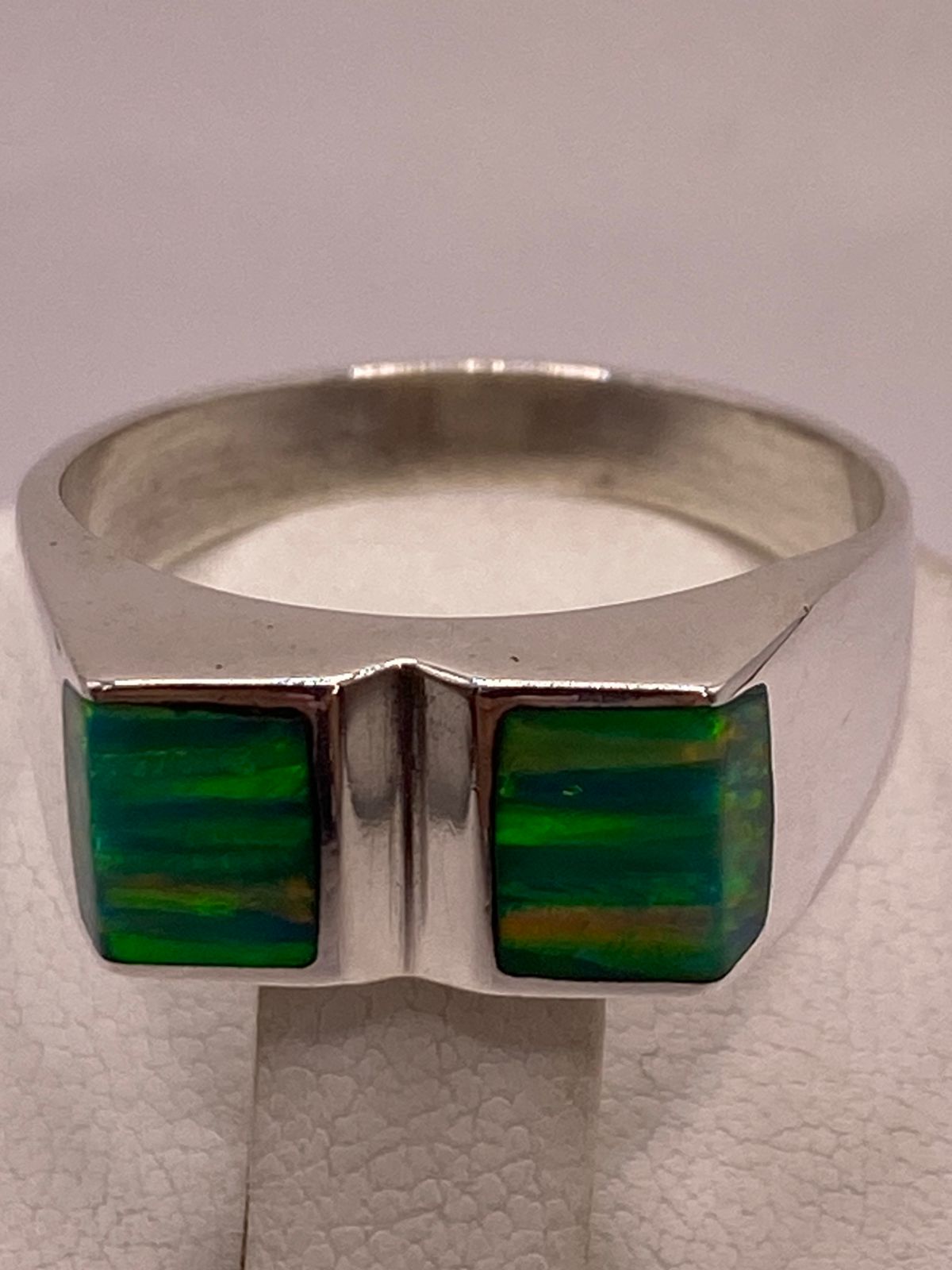 Anillo de Plata Ley 950 con Ópalo Iridiscente, sello de autenticidad Plata Ley .925