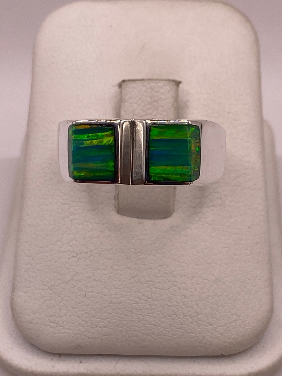 Anillo de Plata Ley 950 con Ópalo Iridiscente, vista frontal