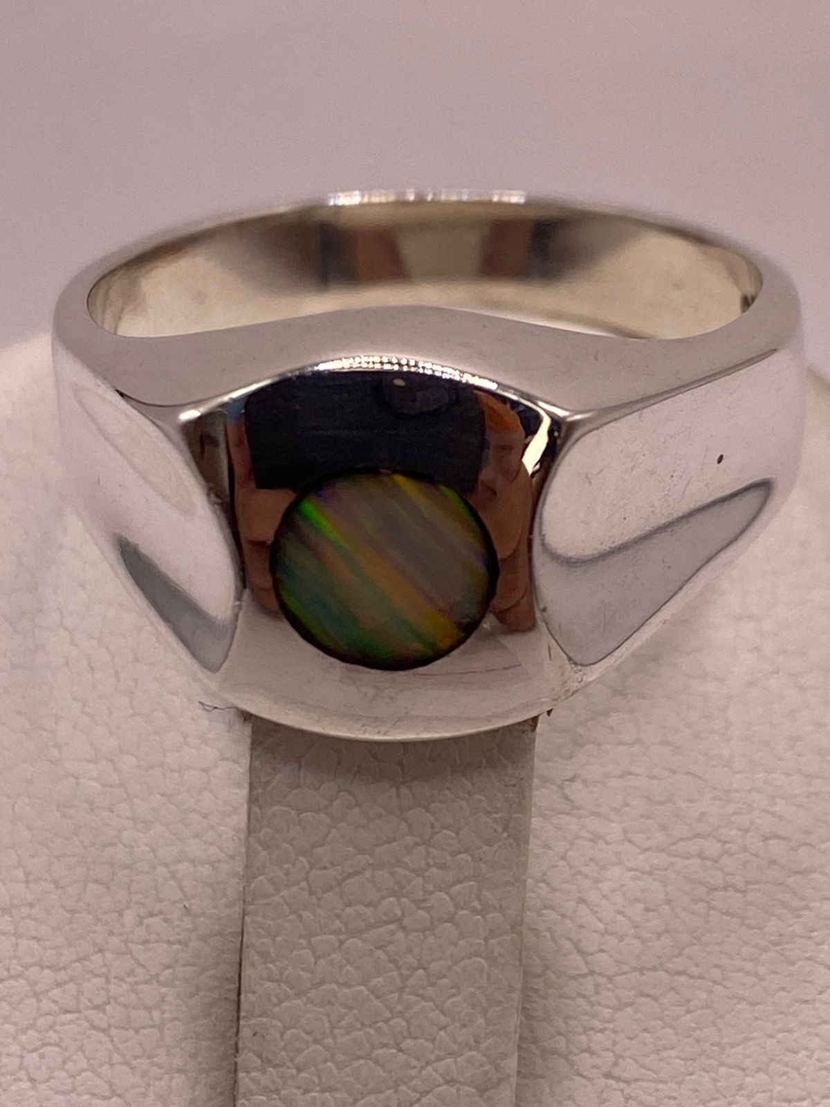 Anillo de Plata Ley 950 con Ópalo Iridiscente, sello de autenticidad Plata Ley .925