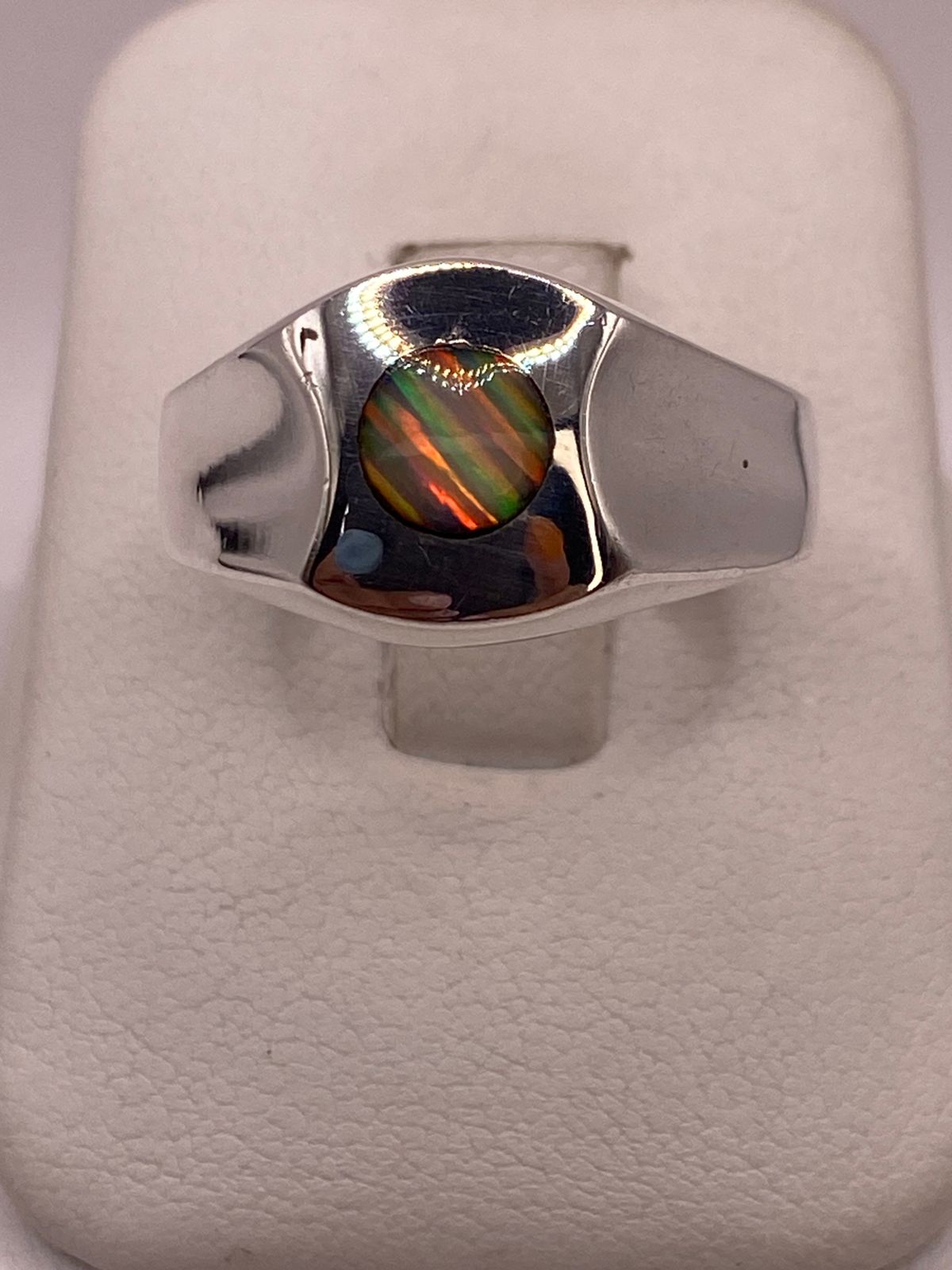 Anillo de Plata Ley 950 con Ópalo Iridiscente — ángulo diagonal