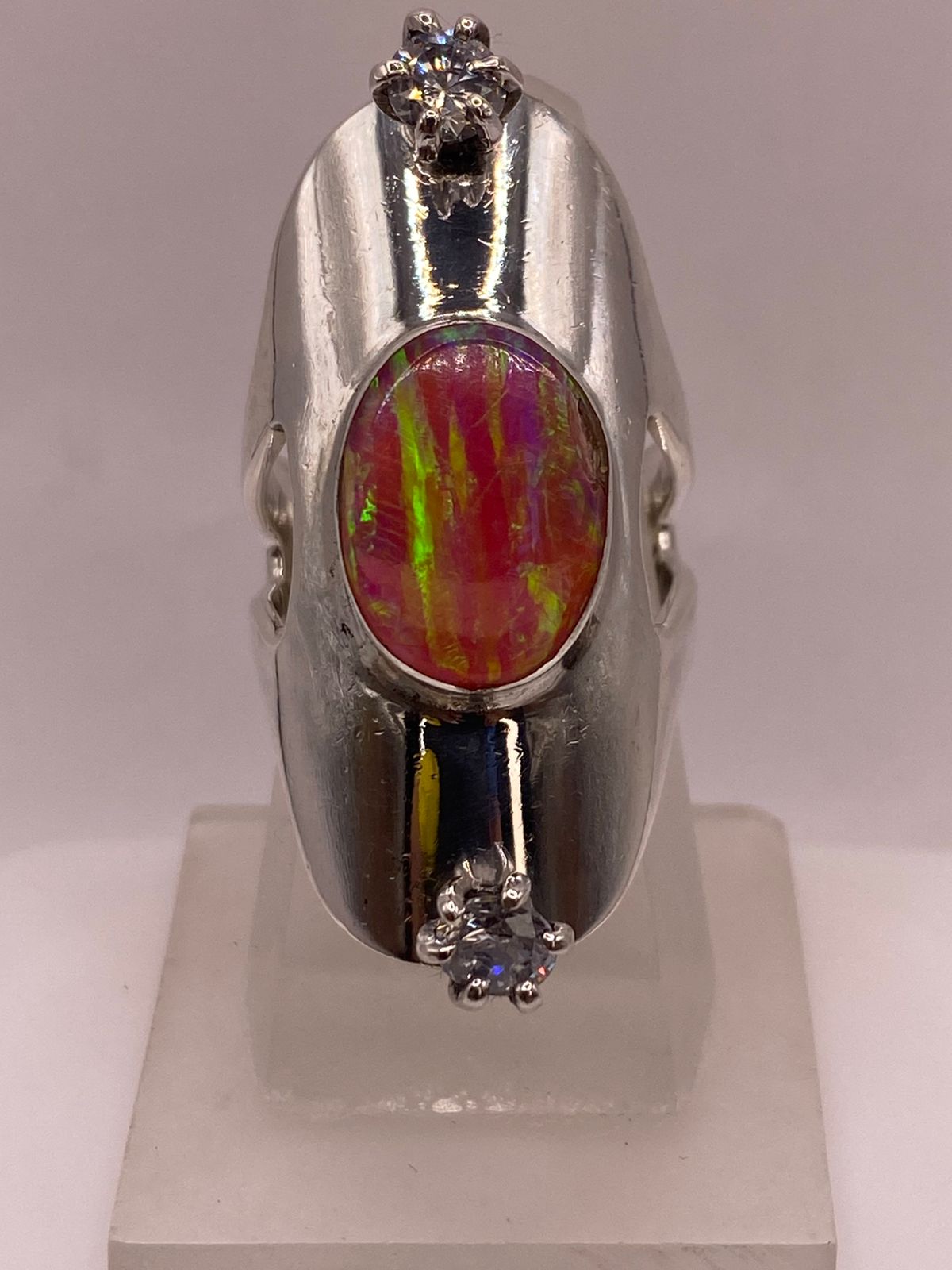 Anillo de Plata Ley 950 con Ópalo Multicolor, vista lateral