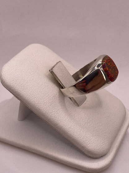 Anillo de Plata Ley 950 con Ópalo Rojo Iridiscente, vista frontal