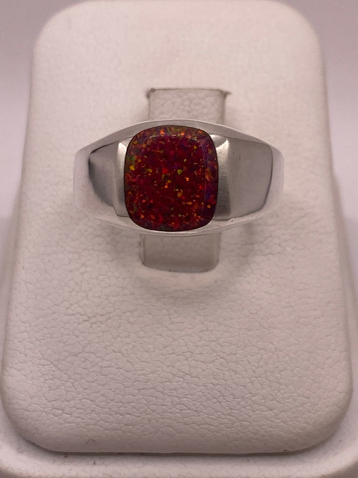 Anillo de Plata Ley 950 con Ópalo Rojo Iridiscente — vista lateral