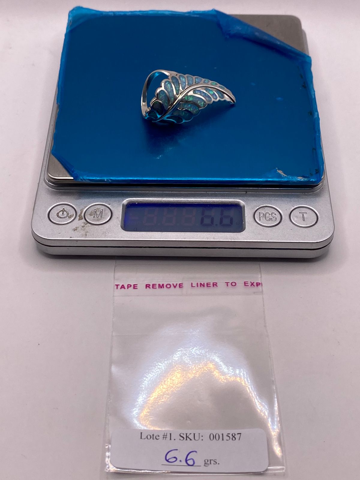 Anillo de Plata Ley 950 con Ópalo Azul, peso en gramos (báscula)