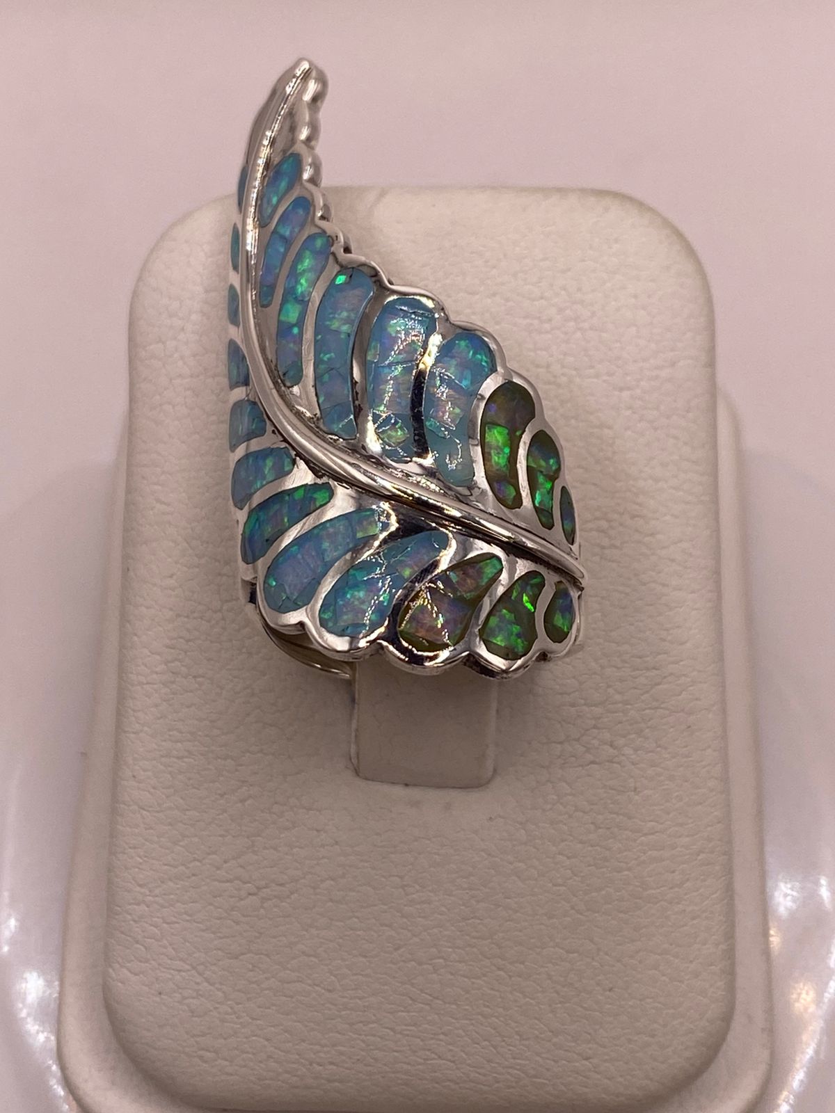 Anillo de Plata Ley 950 con Ópalo Azul, sello de autenticidad Plata Ley .925