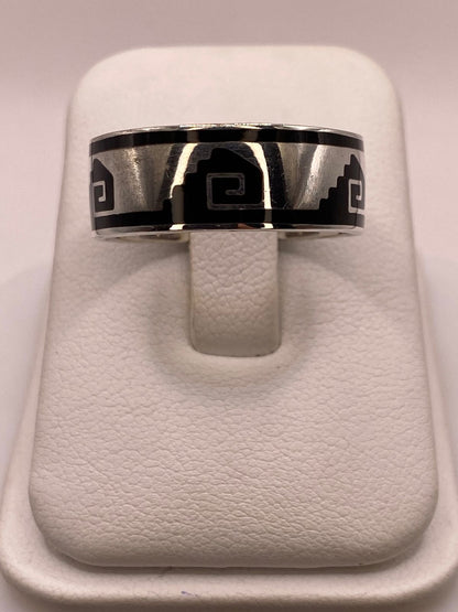 Anillo de Plata .925 con Obsidiana y Greca Prehispánica — vista lateral