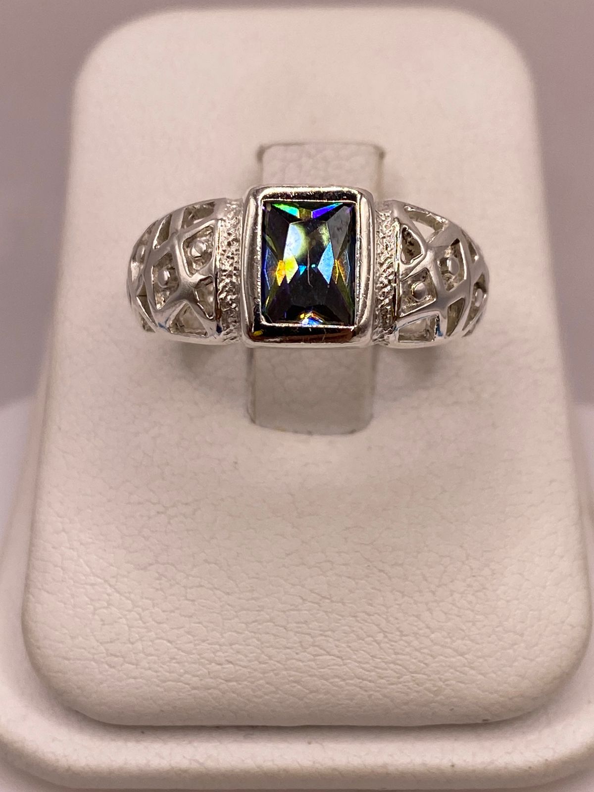 Anillo de Plata con Zirconia Diseño Elegante Plata Ley 950, vista frontal