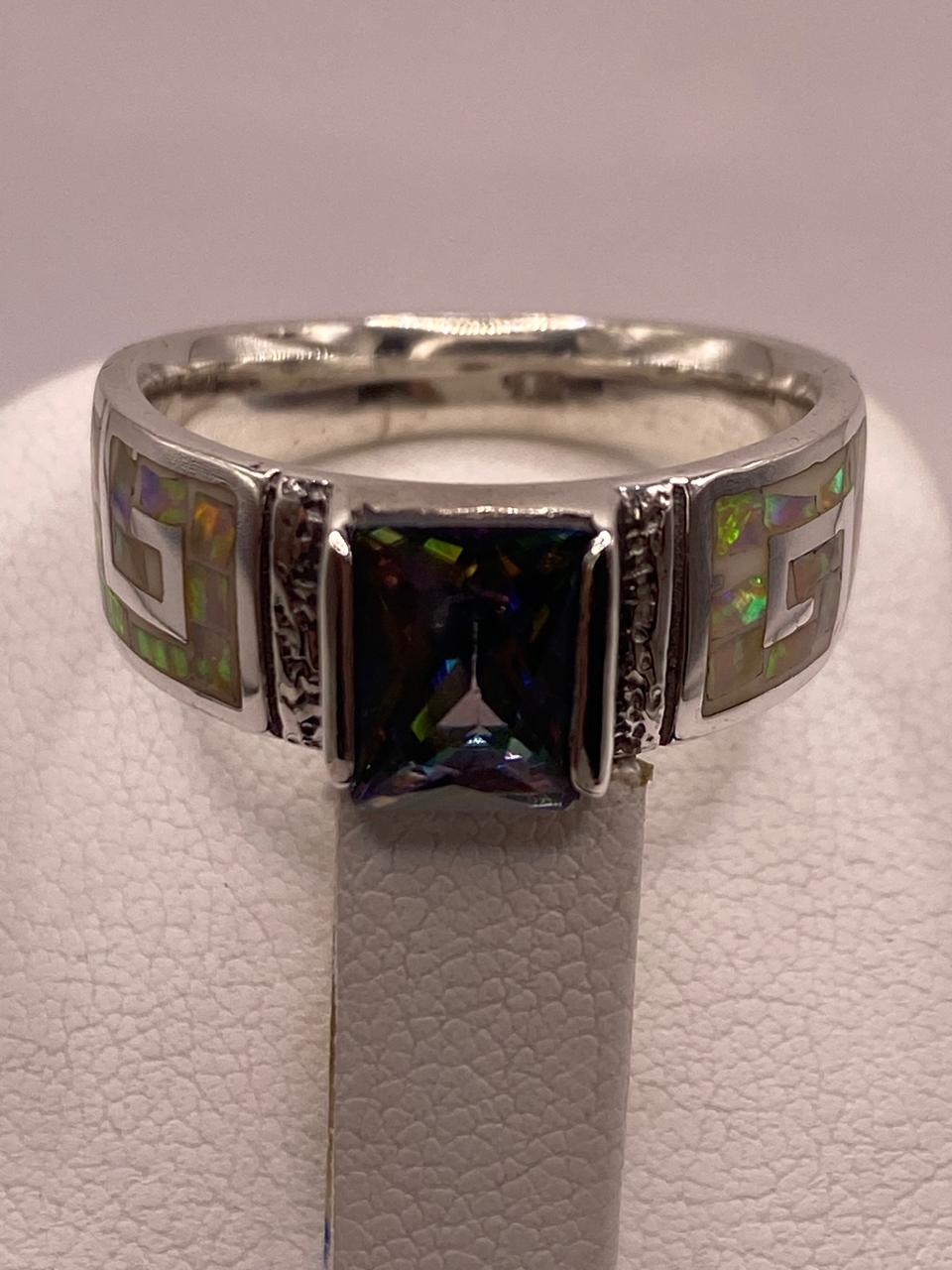 Anillo de Plata .950 con Ópalo de Fuego y Zirconia Diseño Greca Elegante , vista superior