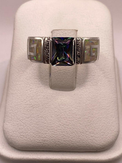 Anillo de Plata .950 con Ópalo de Fuego y Zirconia Diseño Greca Elegante , vista de detalle
