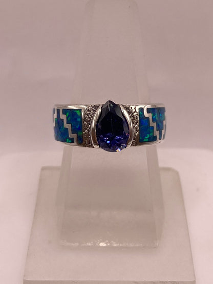 Anillo de Plata .950 con Zirconia Azul y Ópalo Diseño Greca, vista lateral