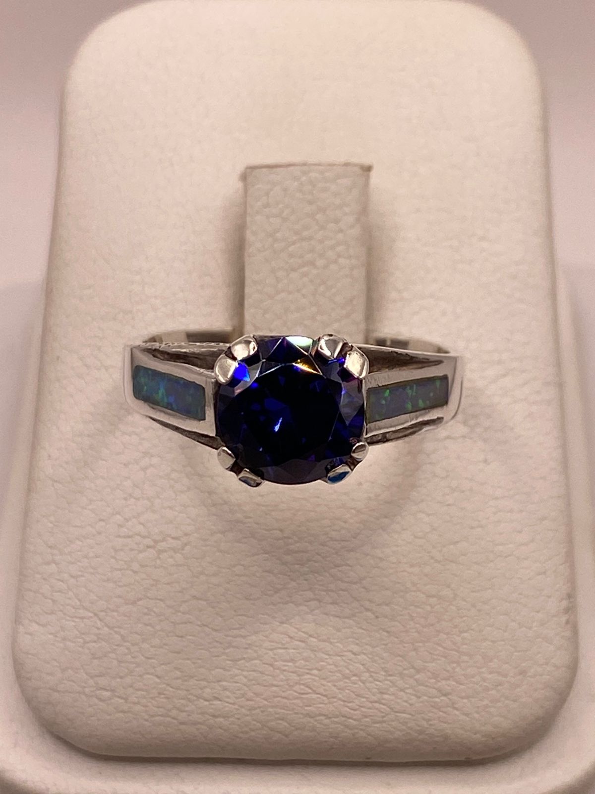 Anillo de Plata .950 con Zirconia Azul y Ópalo de Fuego Diseño Solitario, vista frontal