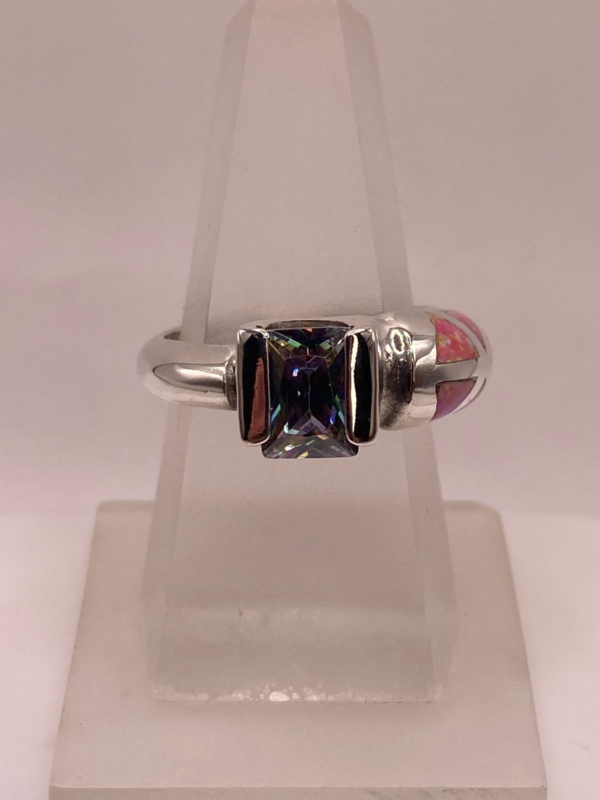 Anillo de Plata .950 con Zirconia Multicolor y Ópalo de Fuego Rosa Diseño Abierto Moderno, vista lateral