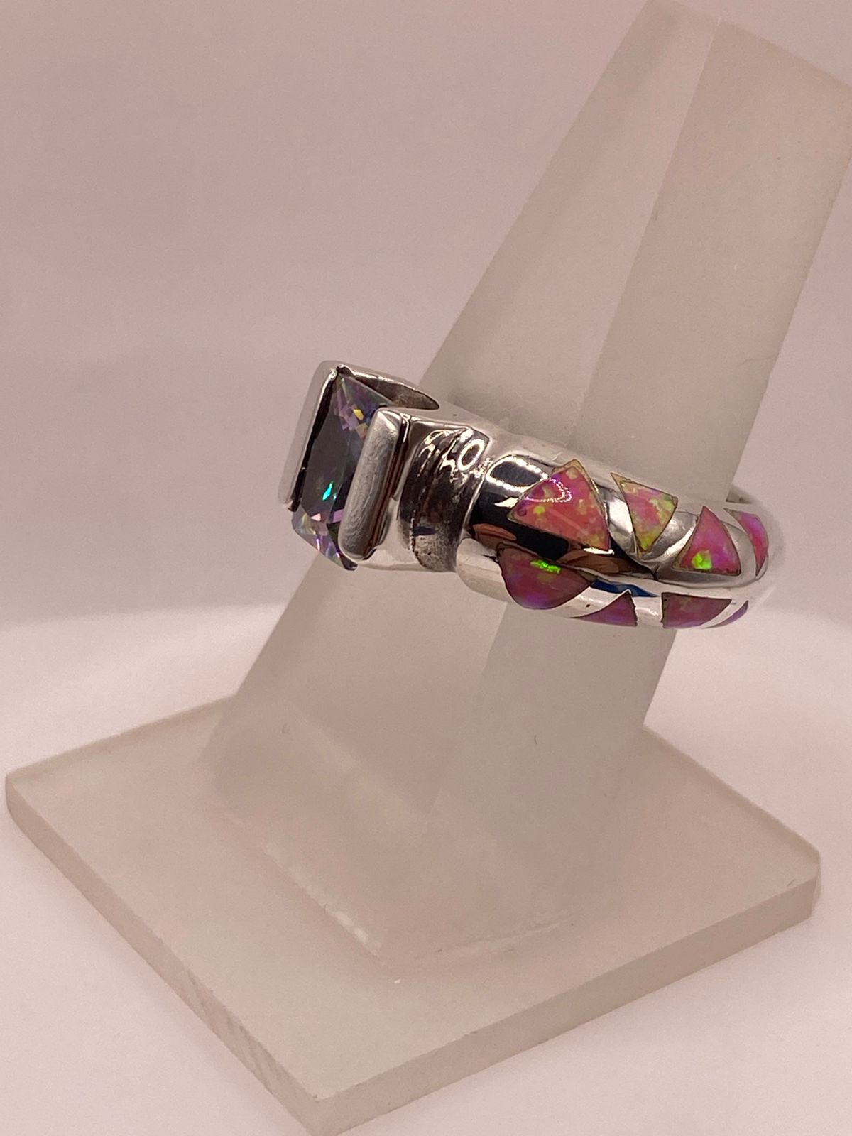 Anillo de Plata .950 con Zirconia Multicolor y Ópalo de Fuego Rosa Diseño Abierto Moderno, vista frontal