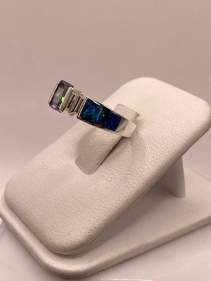Anillo de Plata .950 con Zirconia y Ópalo de Fuego Diseño Geométrico Elegante, vista lateral