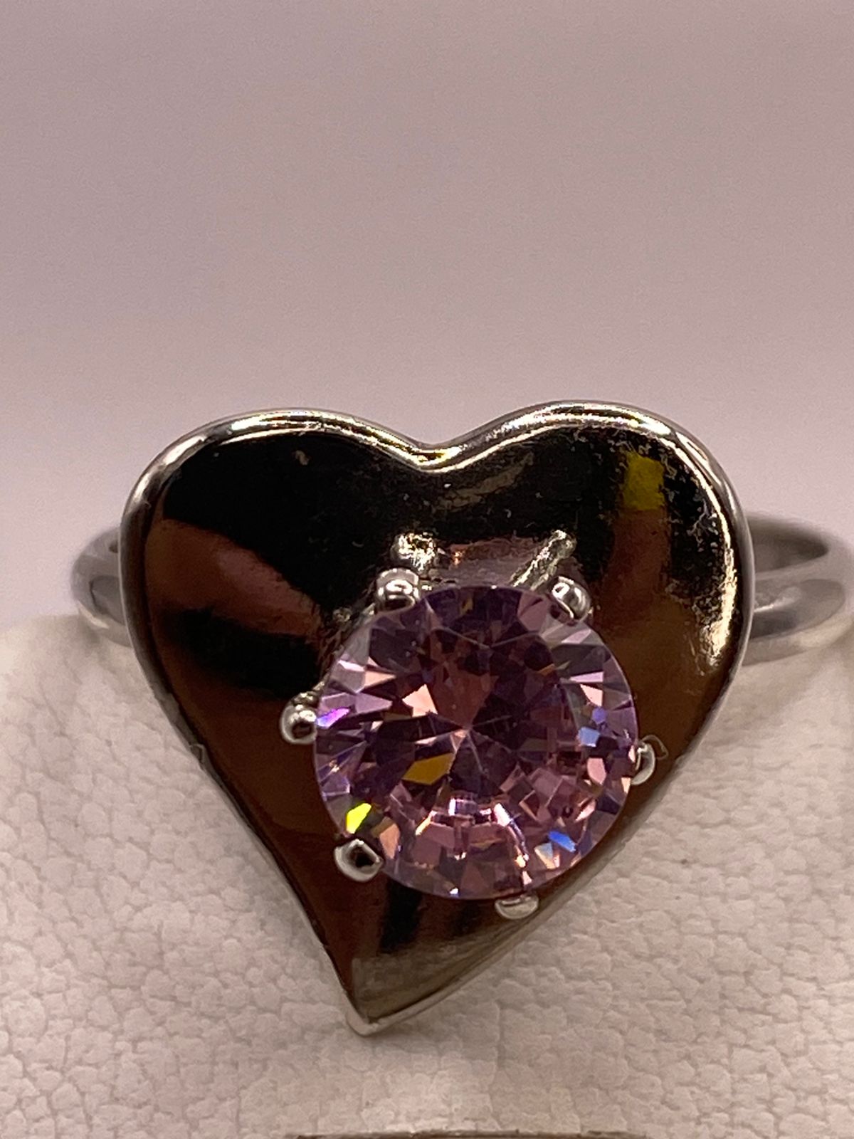Anillo de Plata 925 con Corazón y Zirconia Rosa Facetada, sello de autenticidad Plata Ley .925