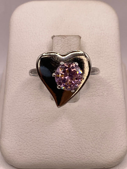 Anillo de Plata 925 con Corazón y Zirconia Rosa Facetada, vista de detalle