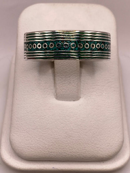 Anillo Plata .925 con Incrustación Verde y Detalles Geométricos, vista de detalle