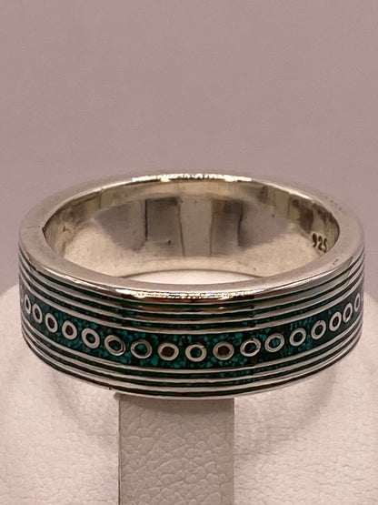 Anillo Plata .925 con Incrustación Verde y Detalles Geométricos, sello de autenticidad Plata Ley .925