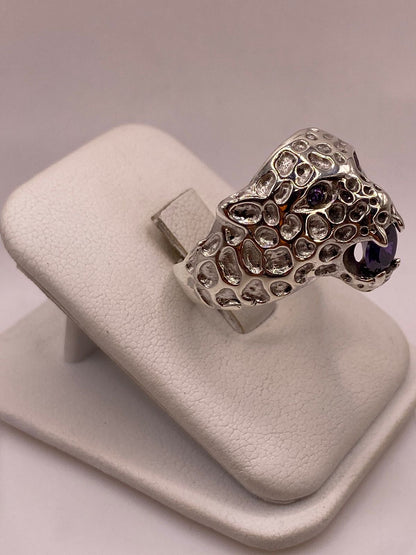 Anillo de Plata 925 Jaguar con Zirconias Moradas, vista lateral