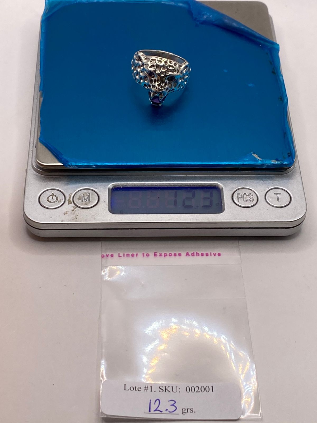 Anillo de Plata 925 Jaguar con Zirconias Moradas, peso en gramos (báscula)