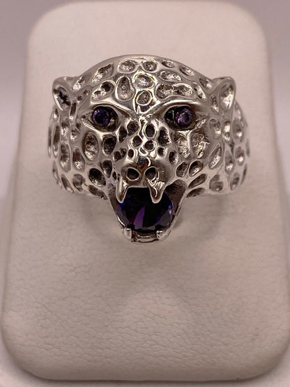 Anillo de Plata 925 Jaguar con Zirconias Moradas, vista de detalle