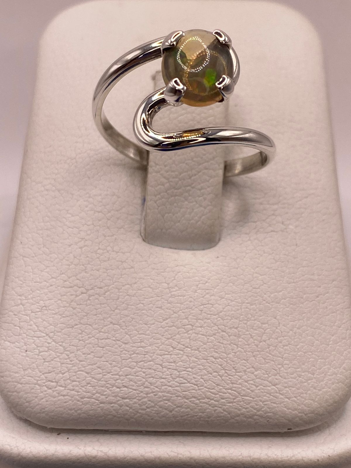 Anillo de Plata 925 con Ópalo de Fuego, vista de detalle