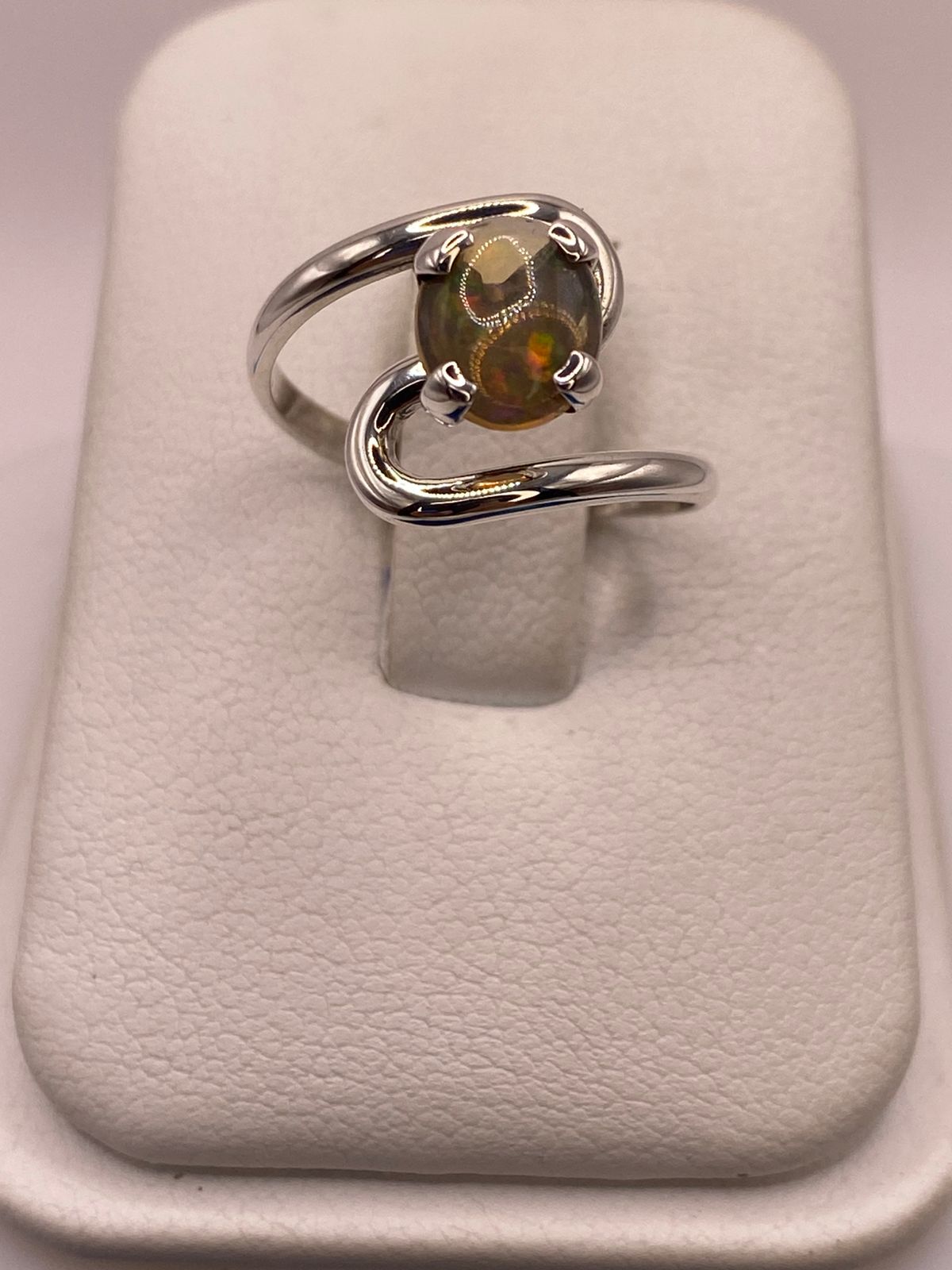 Anillo de Plata 925 con Ópalo de Fuego — ángulo diagonal