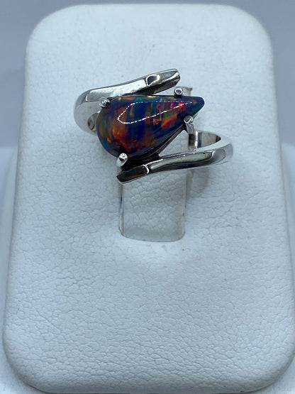 Anillo de Plata .925 con Ópalo de Fuego Azul y Destellos Multicolor, vista de detalle