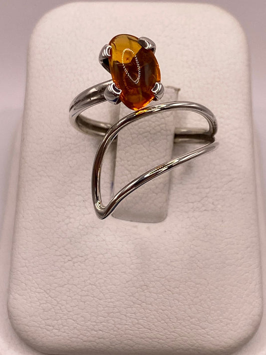 Anillo de Plata 925 con Piedra Ámbar en báscula mostrando peso