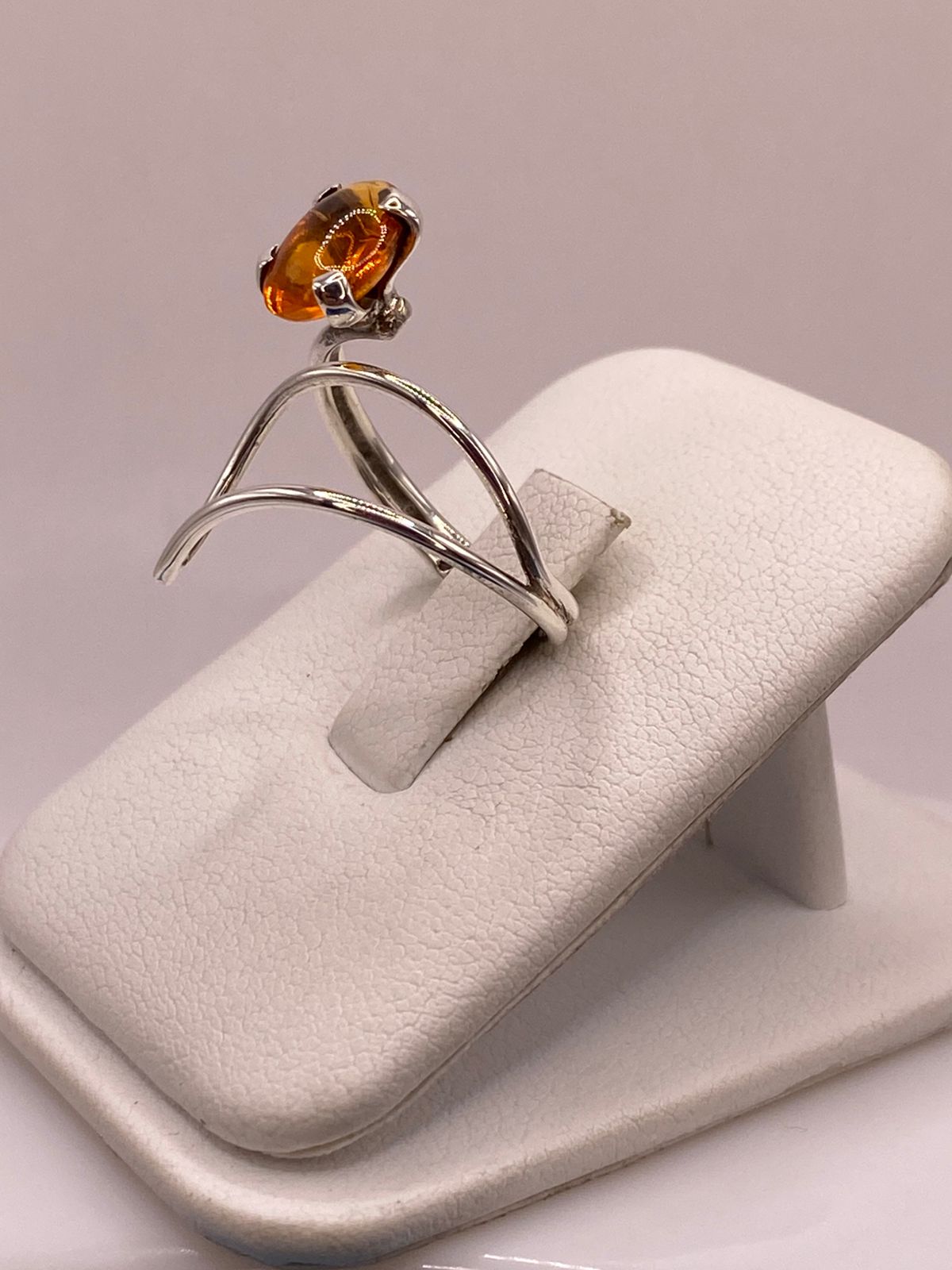 Anillo de Plata 925 con Piedra Ámbar, vista lateral