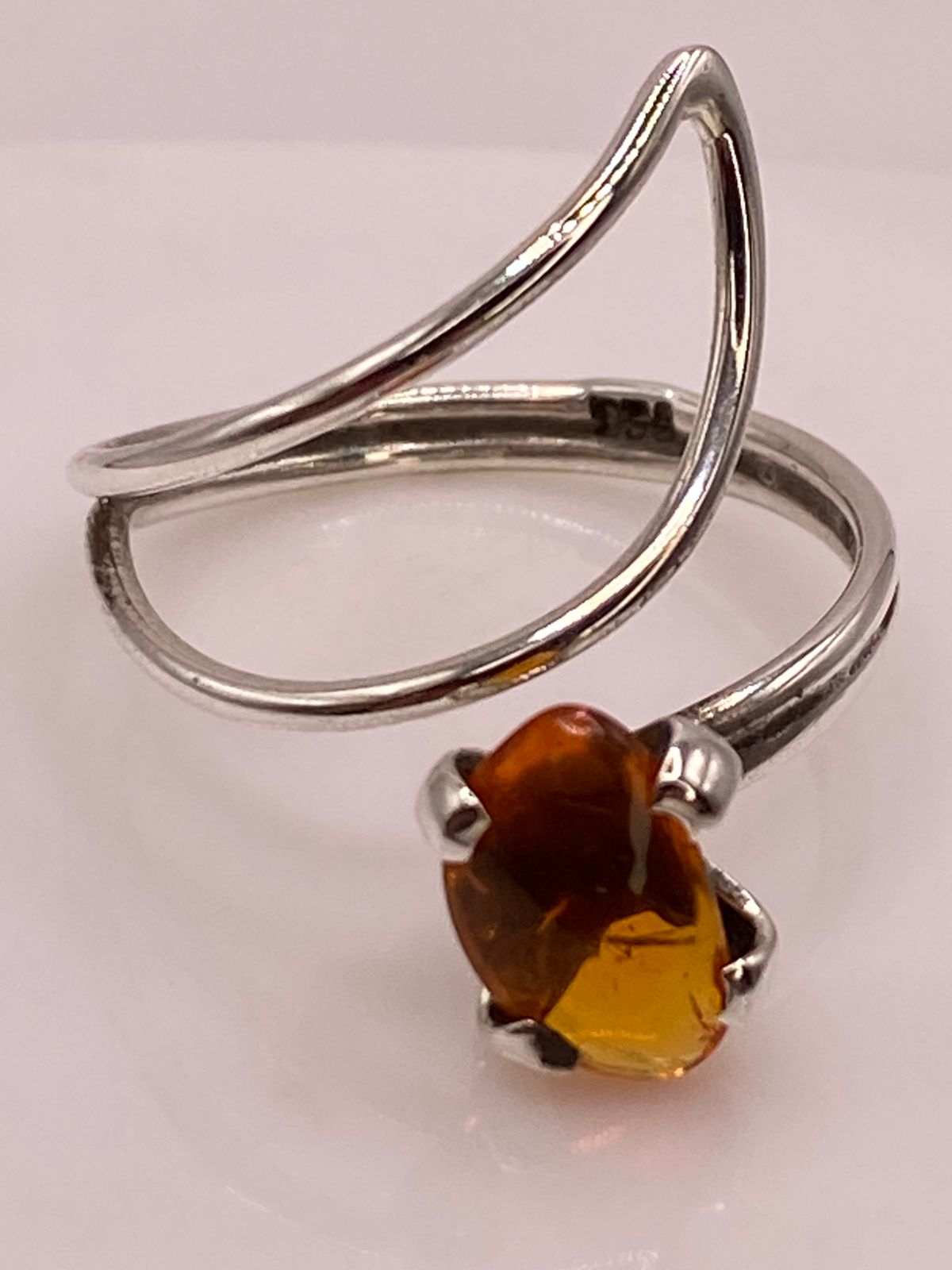 Anillo de Plata 925 con Piedra Ámbar, sello de autenticidad Plata Ley .925