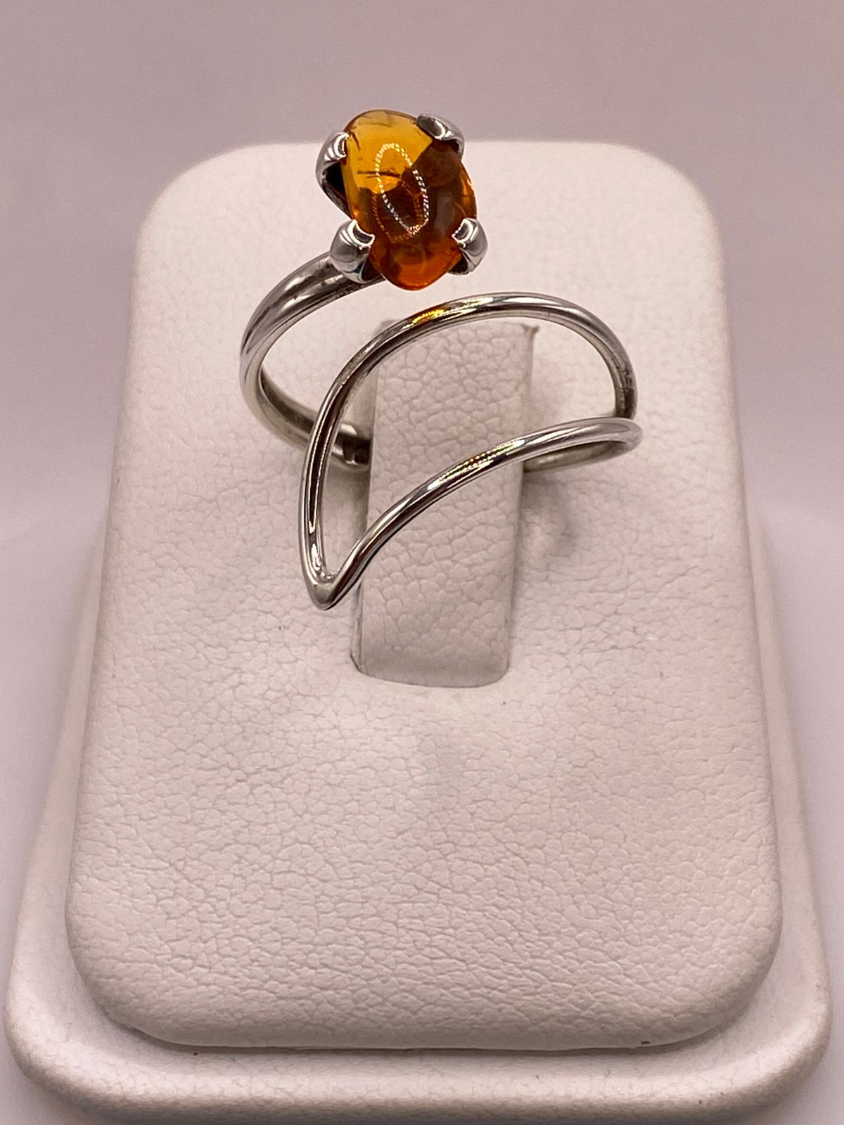 Anillo de Plata 925 con Piedra Ámbar, vista de detalle
