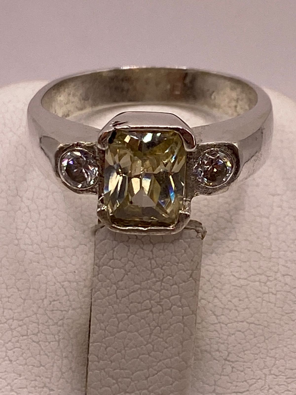 Anillo de Plata 925 con Zirconia Amarilla, sello de autenticidad Plata Ley .925