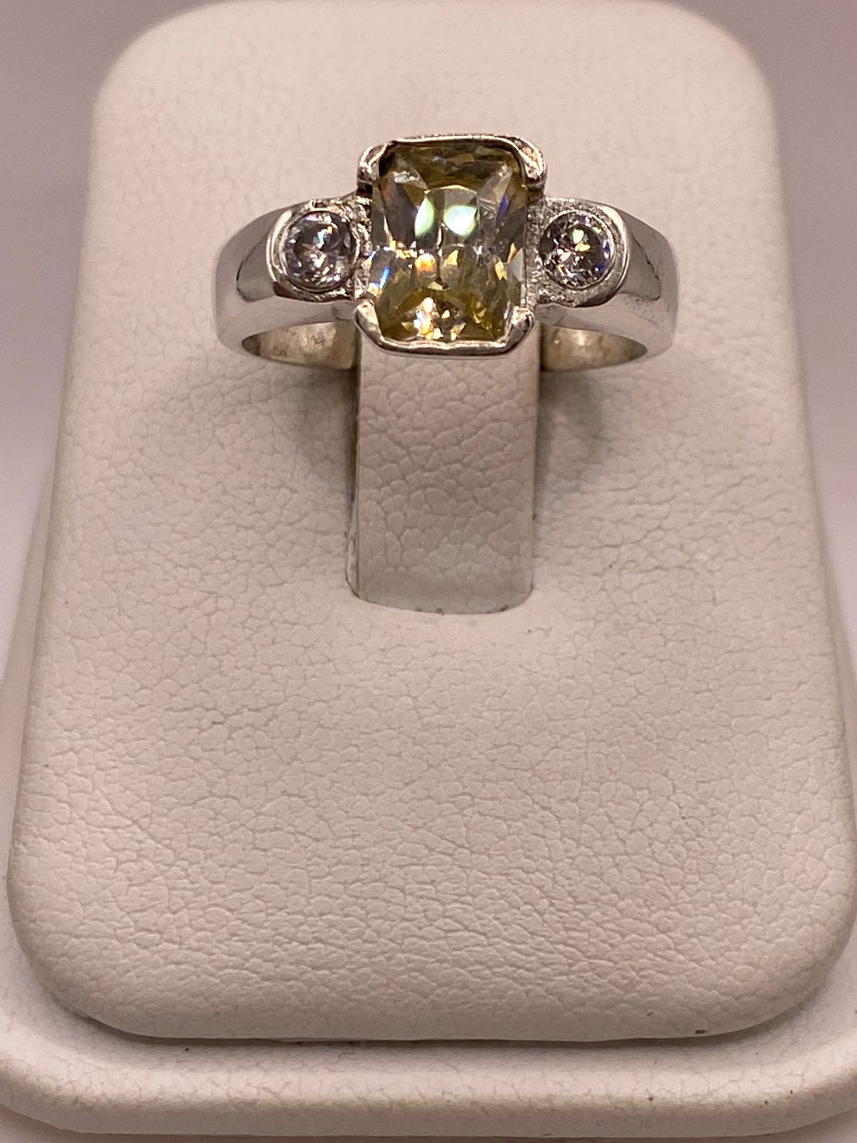 Anillo de Plata 925 con Zirconia Amarilla, vista frontal