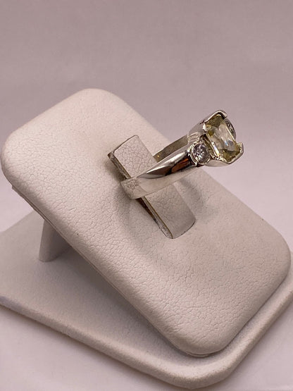 Anillo de Plata 925 con Zirconia Amarilla, vista lateral
