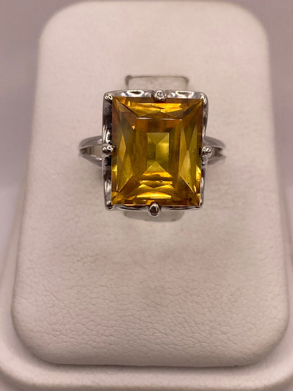 Anillo de Plata 925 con Zirconia Amarilla Cuadrada, vista frontal