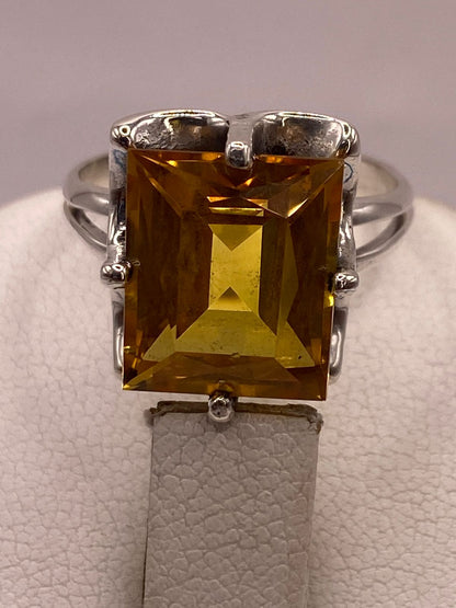 Anillo de Plata 925 con Zirconia Amarilla Cuadrada, vista superior