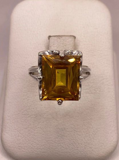 Anillo de Plata 925 con Zirconia Amarilla Cuadrada, vista de detalle