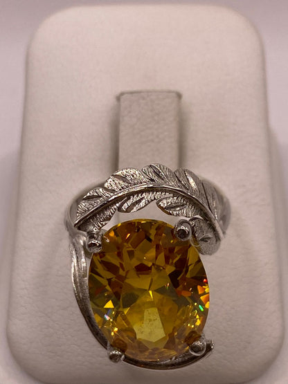 Anillo de Plata 925 con Zirconia Amarilla Ovalada y Diseño de Hojas, vista frontal