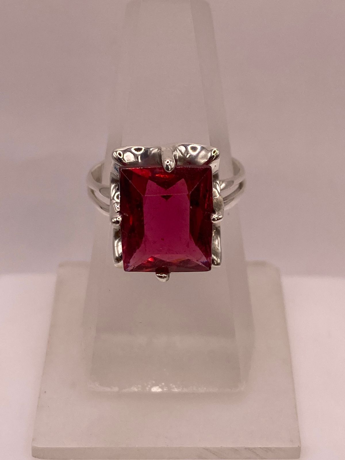 Anillo de Plata 925 con Zirconia Color Fucsia, vista superior