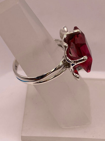 Anillo de Plata 925 con Zirconia Color Fucsia, vista de detalle