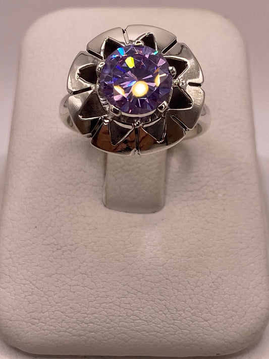 Anillo de Plata 925 con Zirconia Lila Facetada, Diseño Floral Moderno — ángulo diagonal